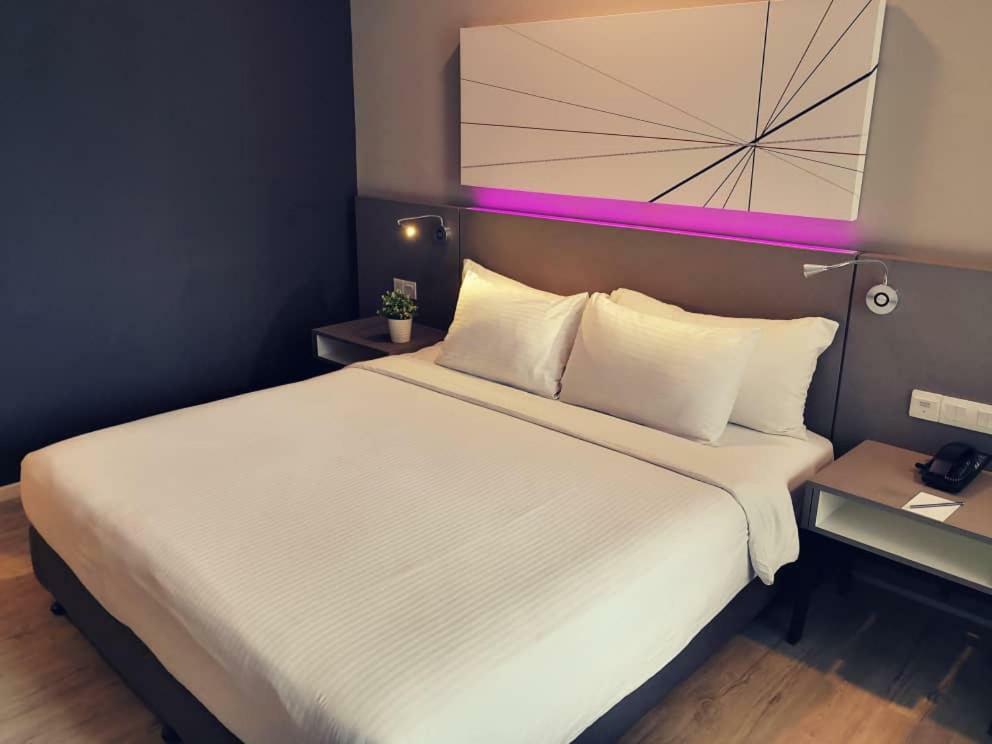 The 12 Suites @ Empire Damansara ペタリンジャヤ エクステリア 写真