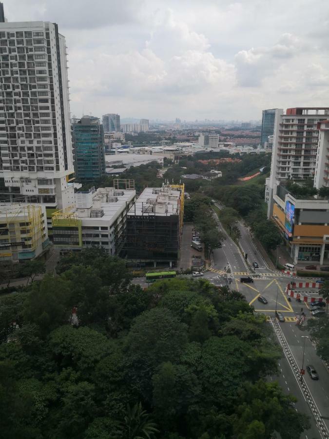 The 12 Suites @ Empire Damansara ペタリンジャヤ エクステリア 写真