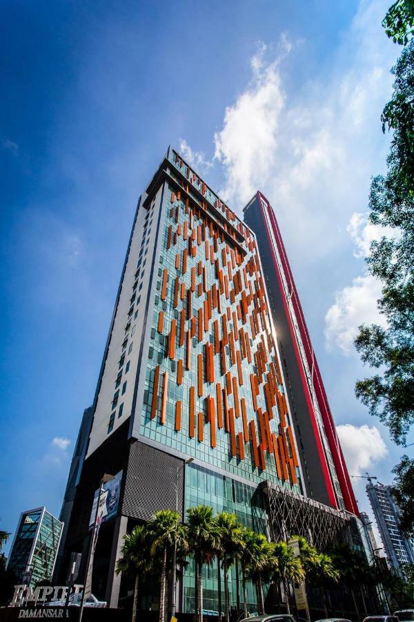 The 12 Suites @ Empire Damansara ペタリンジャヤ エクステリア 写真